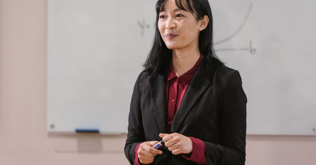 How to Ace Business Presentations in English for Japanese Business Professionals- Professional woman presenting in a business meeting with a whiteboard.